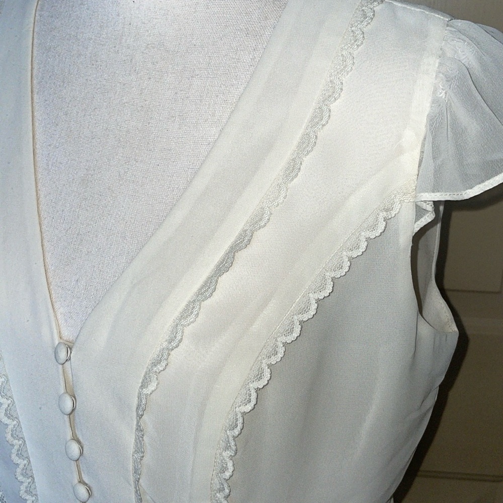 Ann Taylor Loft Ivory Lace Ruffle Detail Sheer Top Cap Sleeve Flouncy Size 6 - Picture 2 of 10